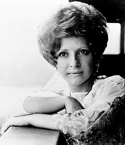 How tall is Brenda Lee?